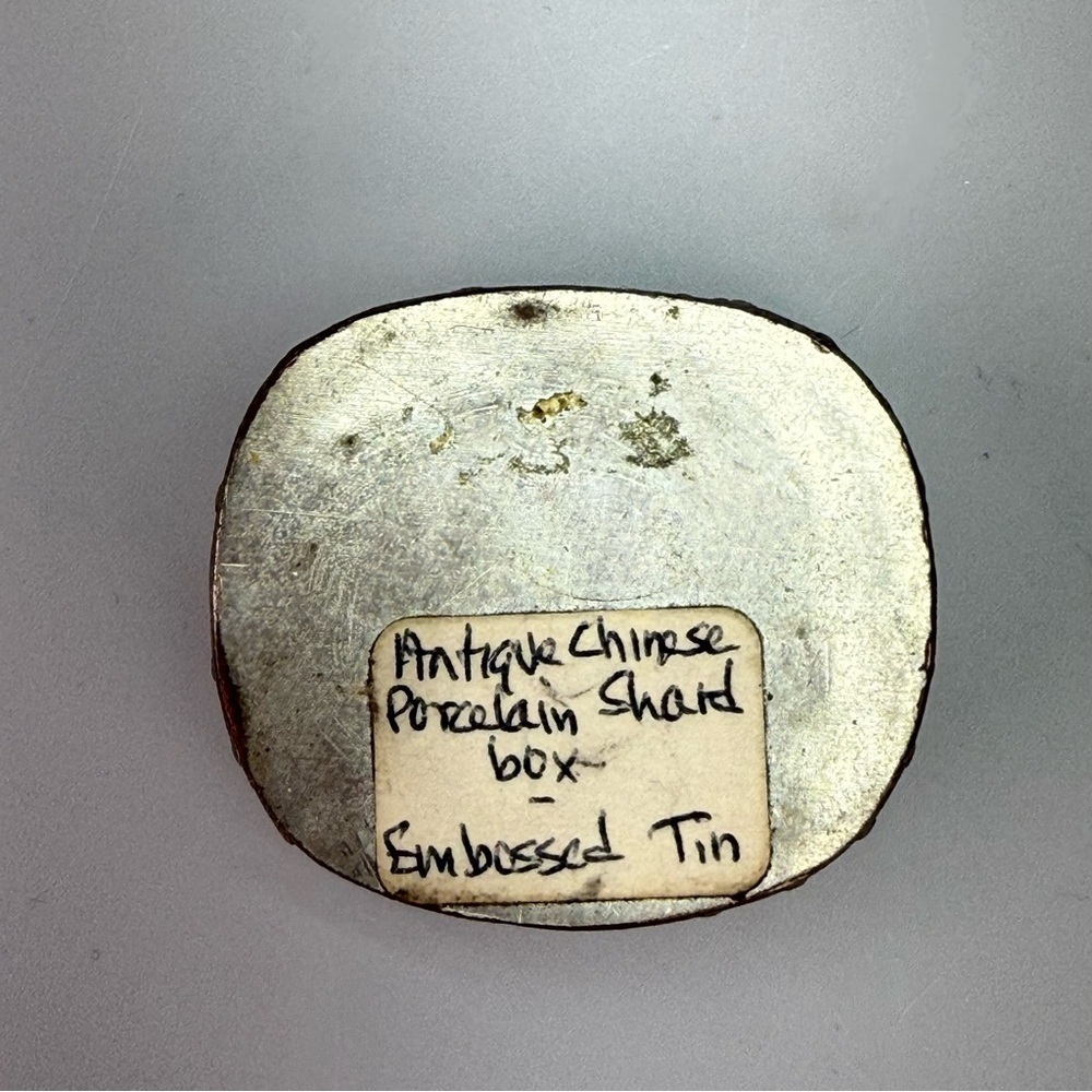 Antique Chinese Porcelain
Embossed Tin Shard Box - Picture 11 of 12